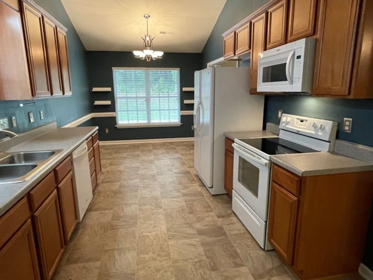 611 Walnut Crossing Dr - Photo 7 of 29