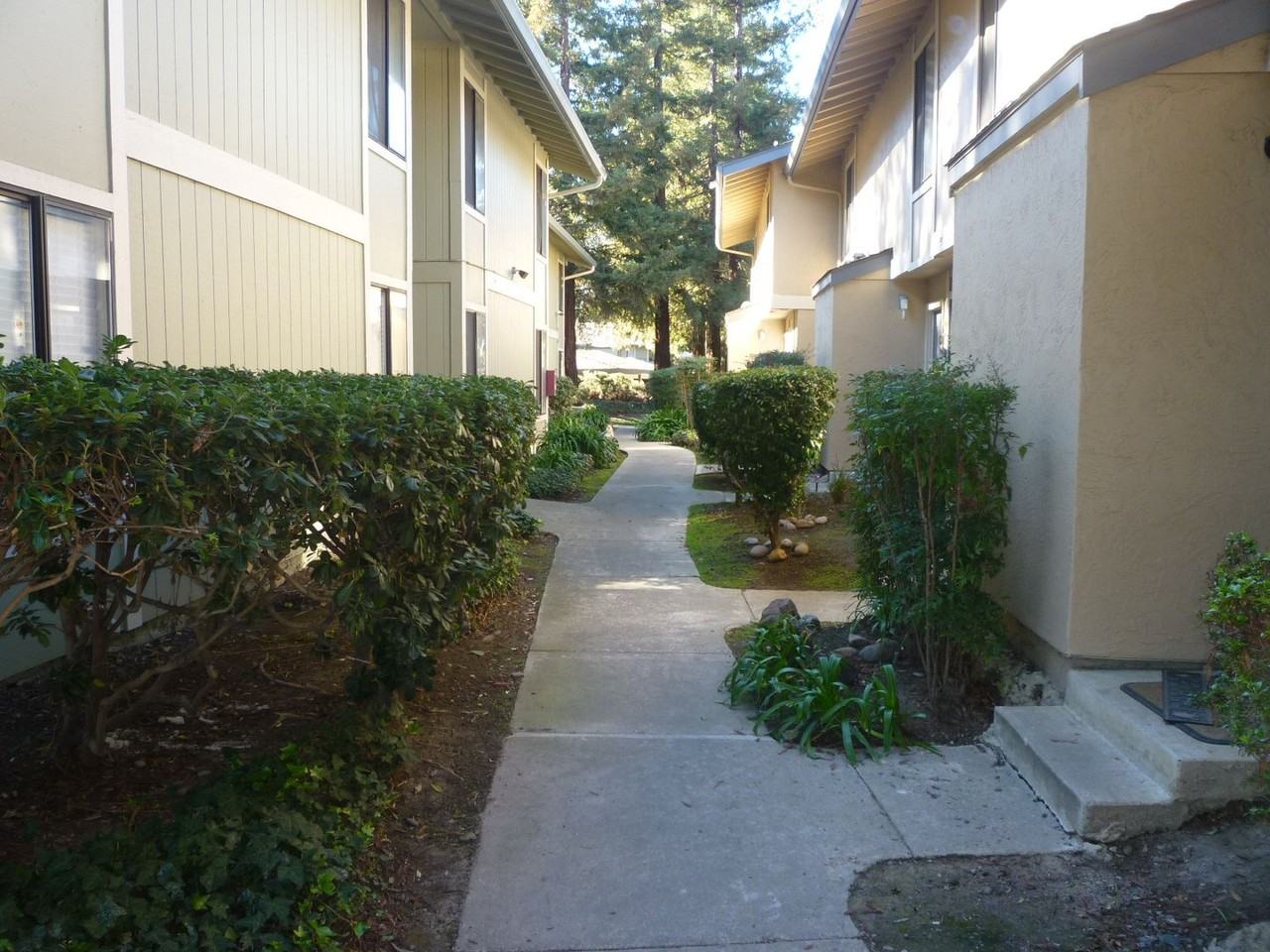 2150 Northwood Cir - Photo 2 of 20