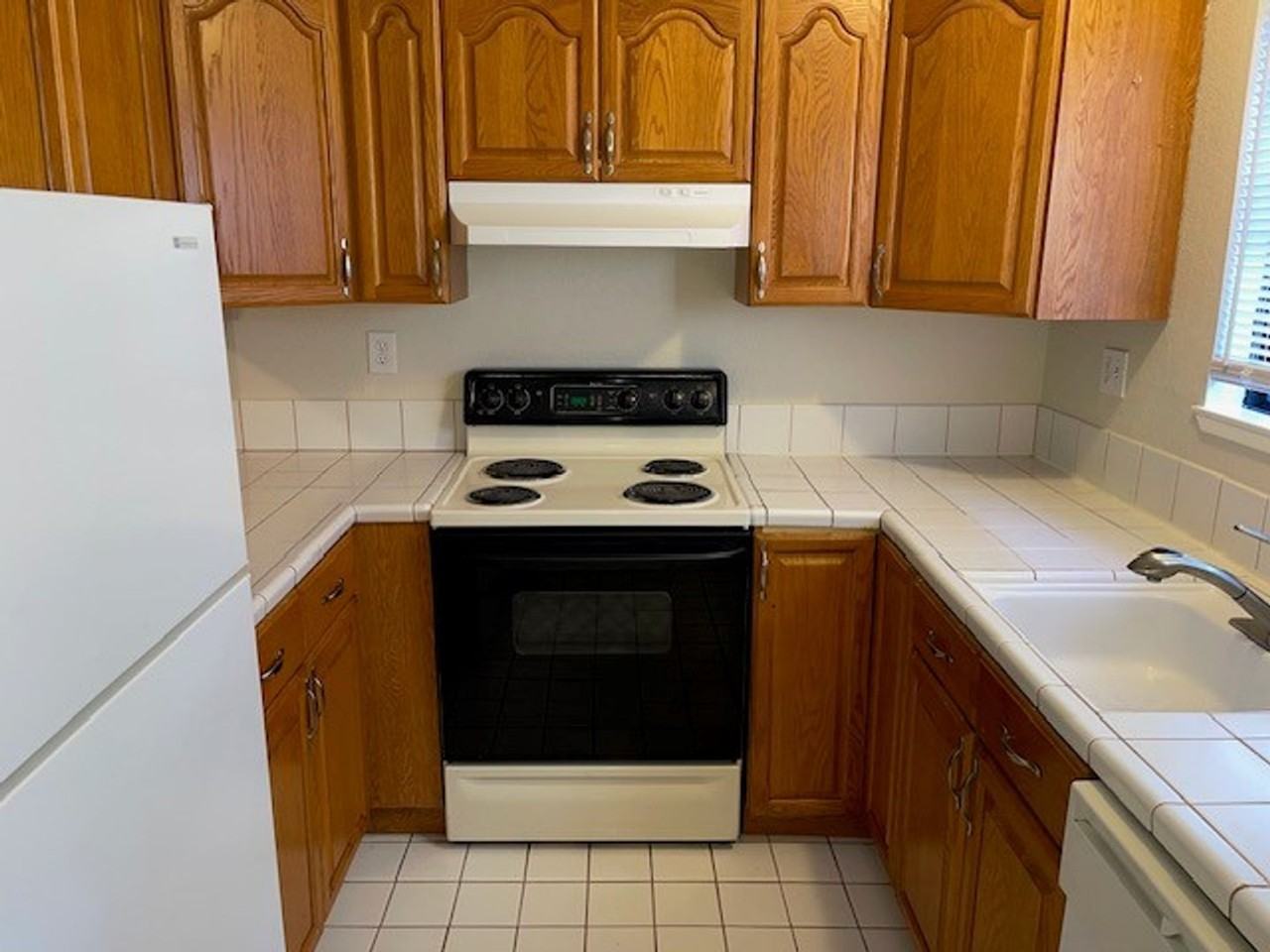 2150 Northwood Cir - Photo 4 of 20