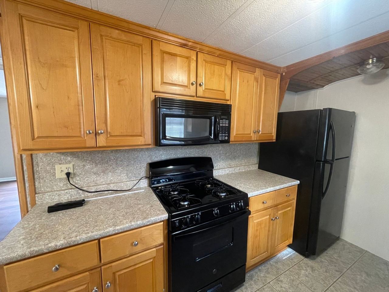 693 Bluebird Dr Se - Photo 5 of 17