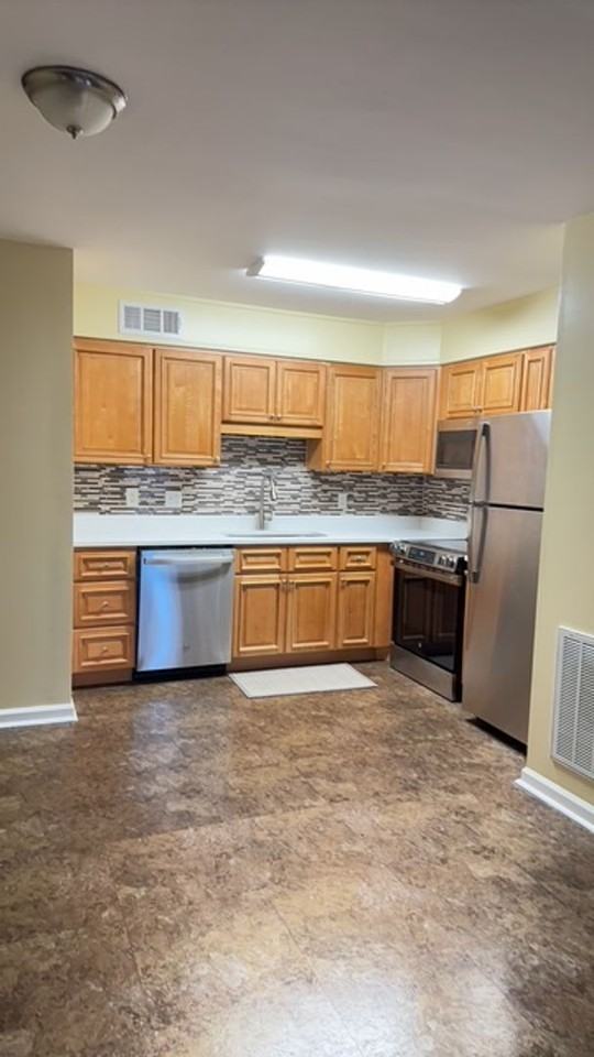 145 Colonial Cir - Photo 2 of 10