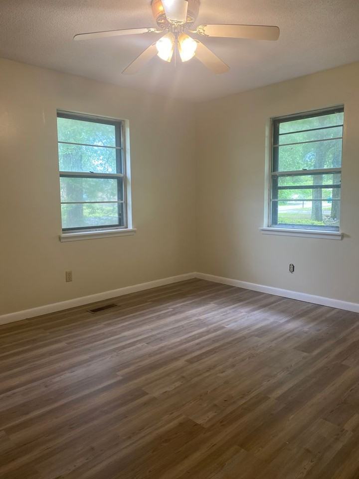 2025 Koko Dr - Photo 3 of 8