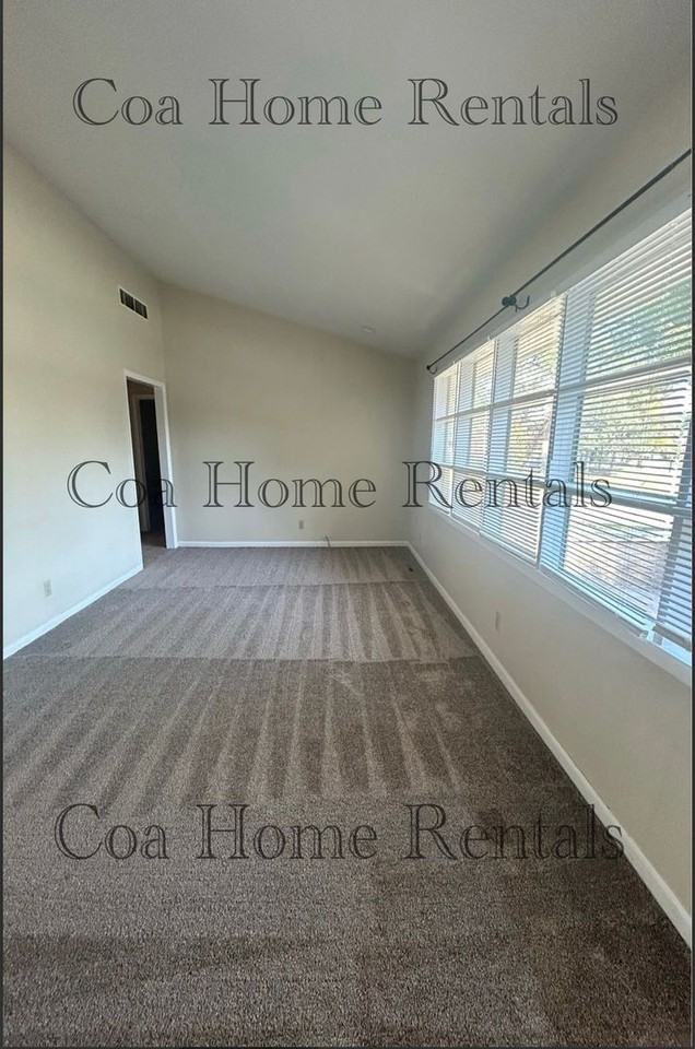 647 S Fabrique Dr - Photo 3 of 14