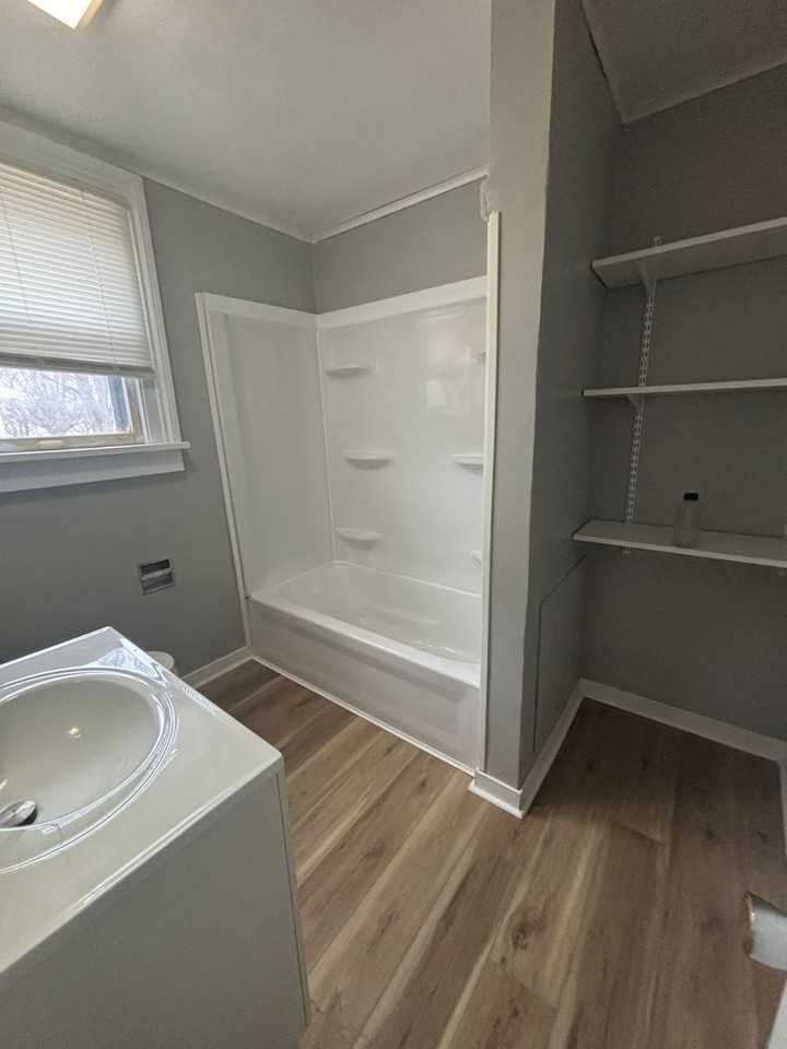 403 W 6th St - Photo 6 of 7