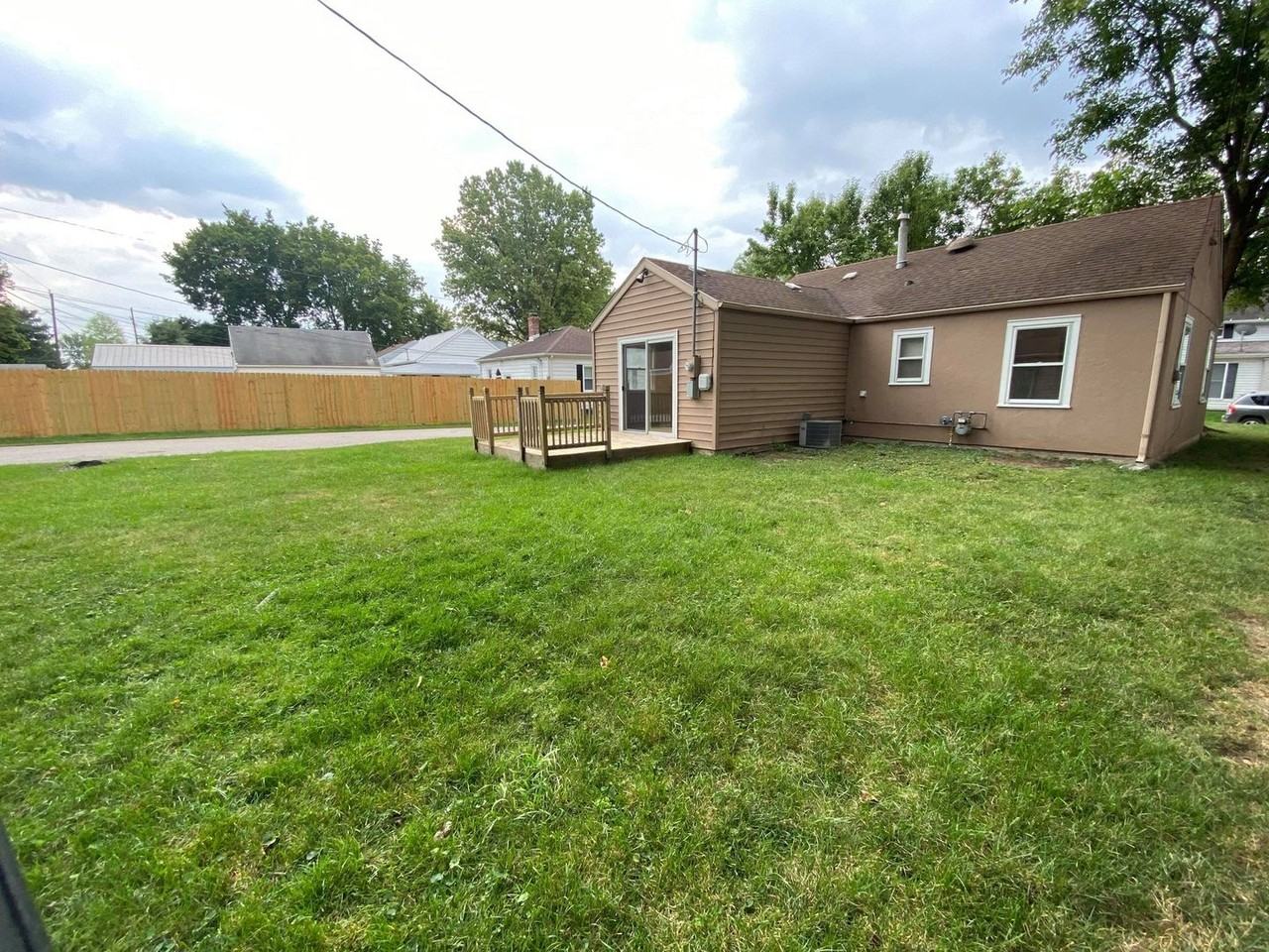 1122 Franklin St - Photo 2 of 22