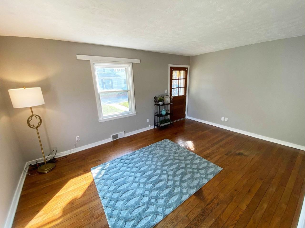 1122 Franklin St - Photo 5 of 22