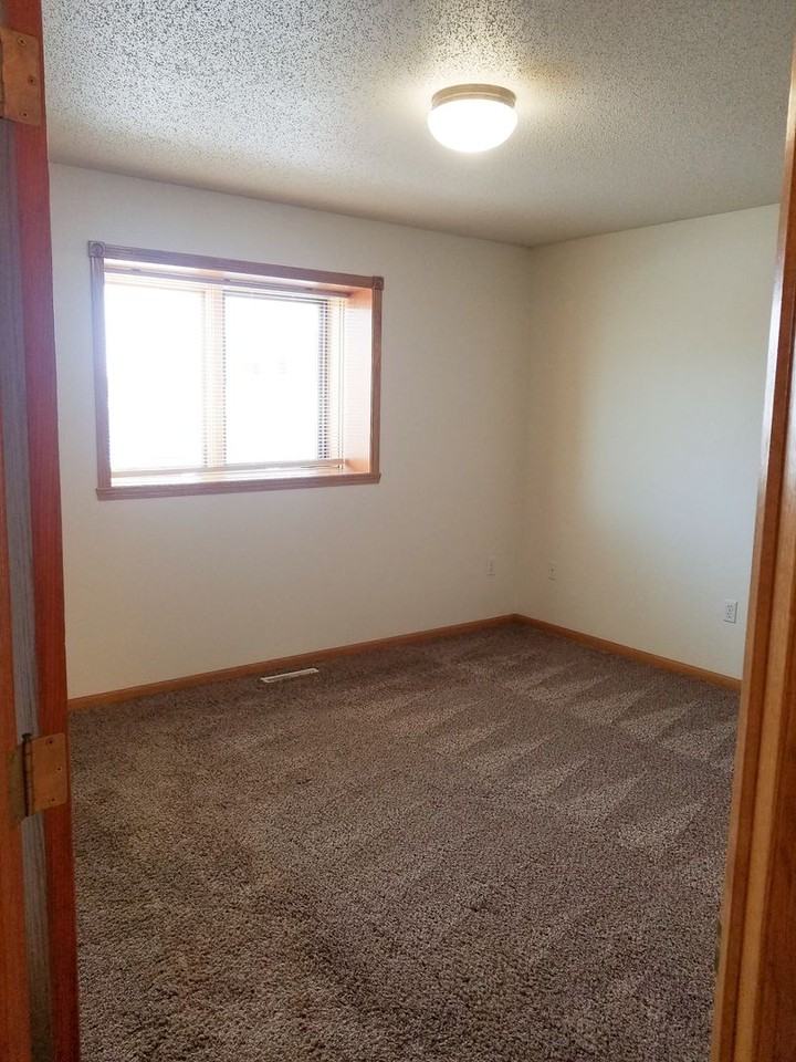 1607 51st St S - Photo 6 of 17