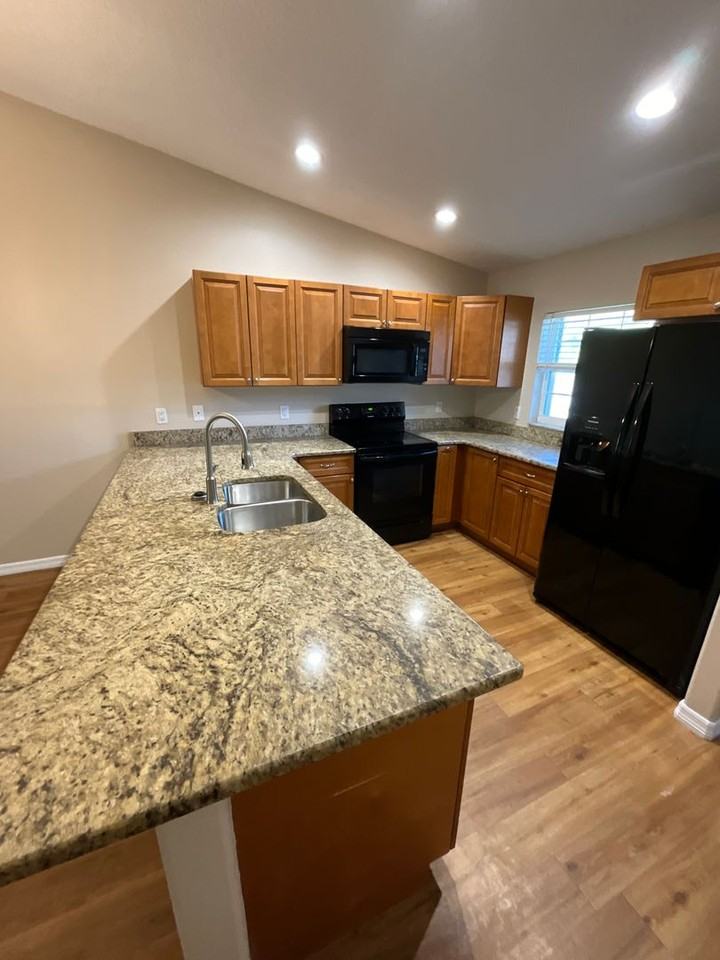 9094 N Peachtree Way - Photo 7 of 19