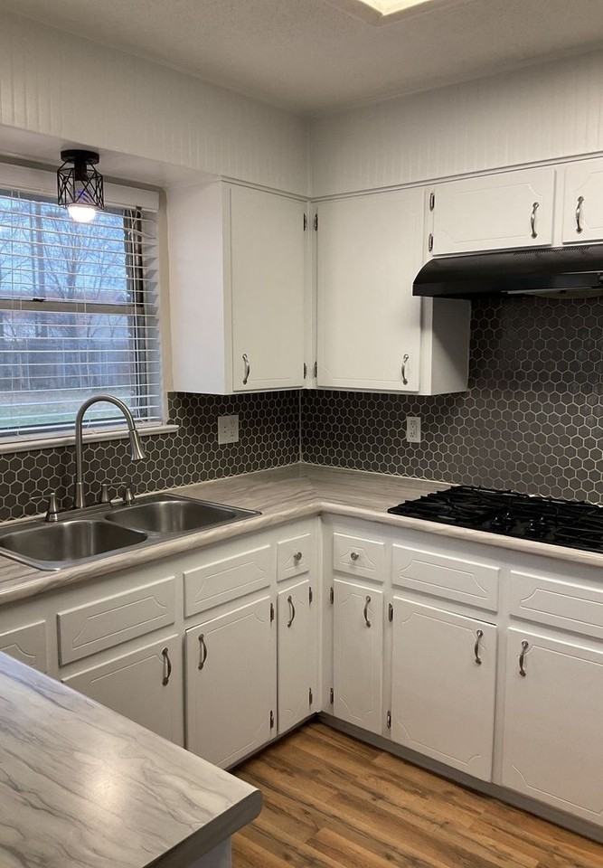 2301 Zinnia Ct - Photo 2 of 30