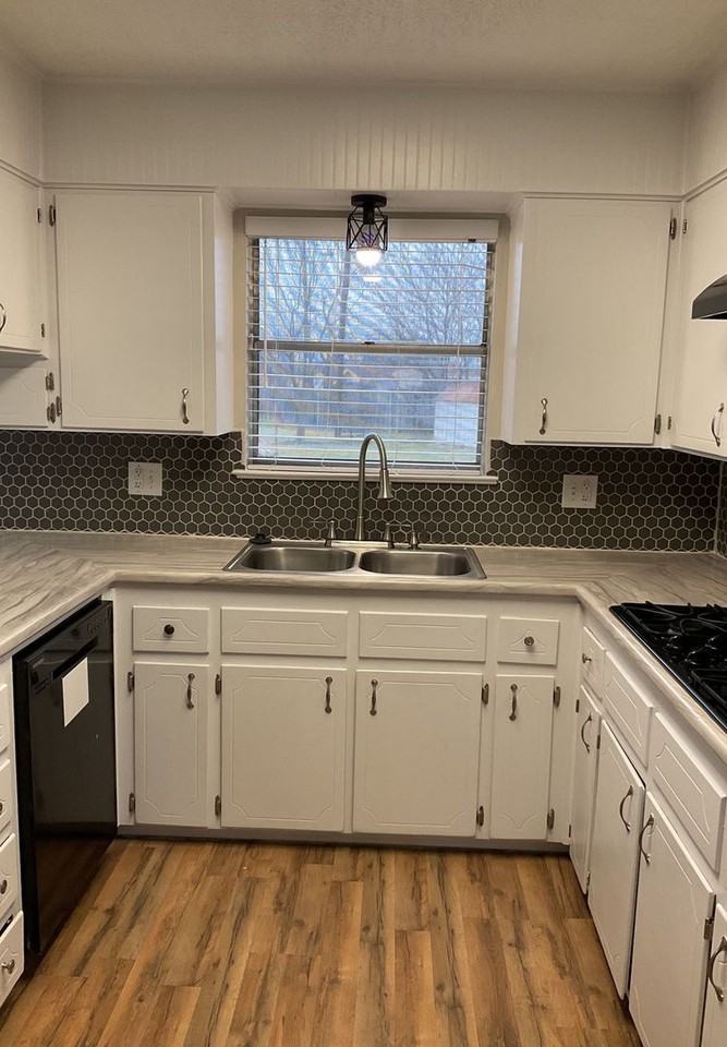 2301 Zinnia Ct - Photo 3 of 30