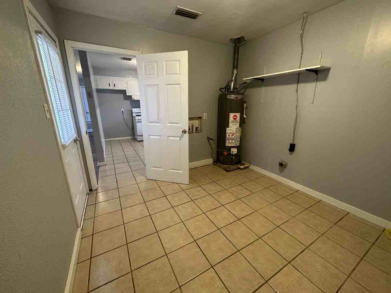 4610 Sheryl St - Photo 4 of 10