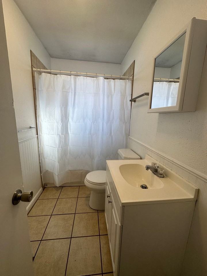 4610 Sheryl St - Photo 6 of 10