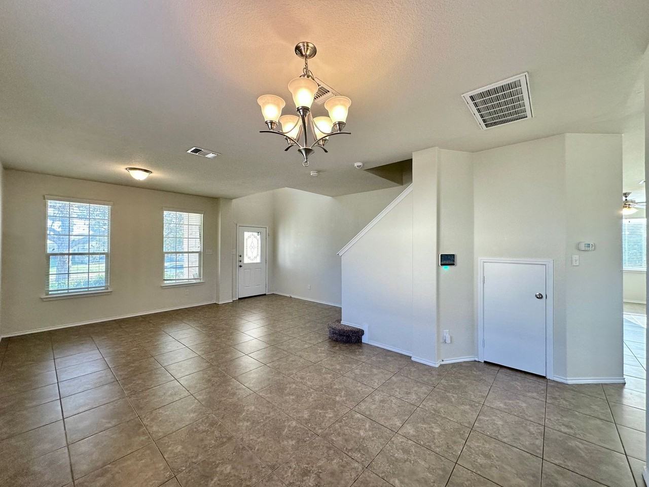 609 Curtis Dr - Photo 5 of 38