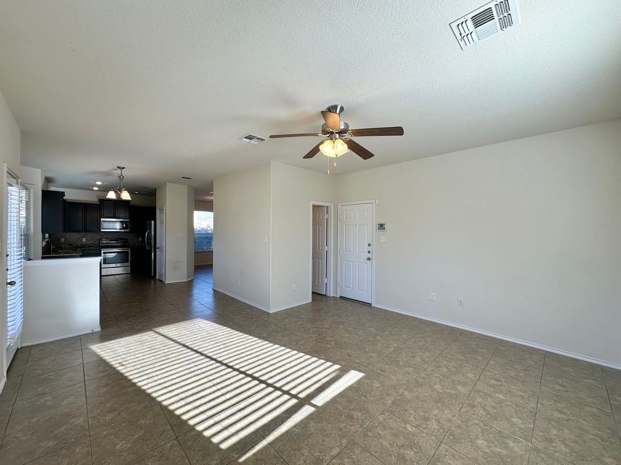 609 Curtis Dr - Photo 6 of 38