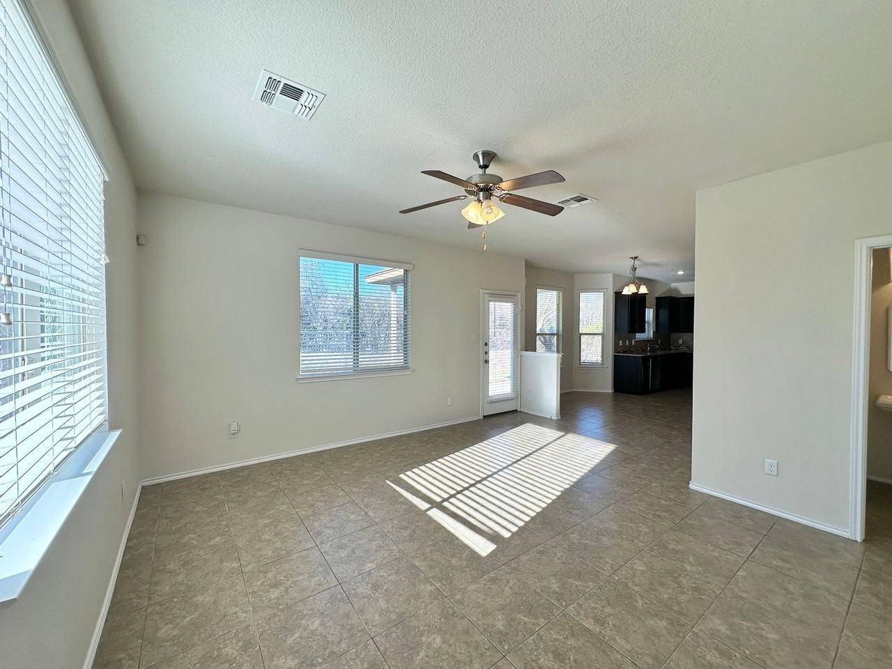 609 Curtis Dr - Photo 7 of 38