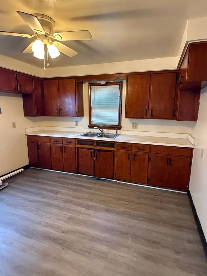 11017 Prince Ave - Photo 4 of 8