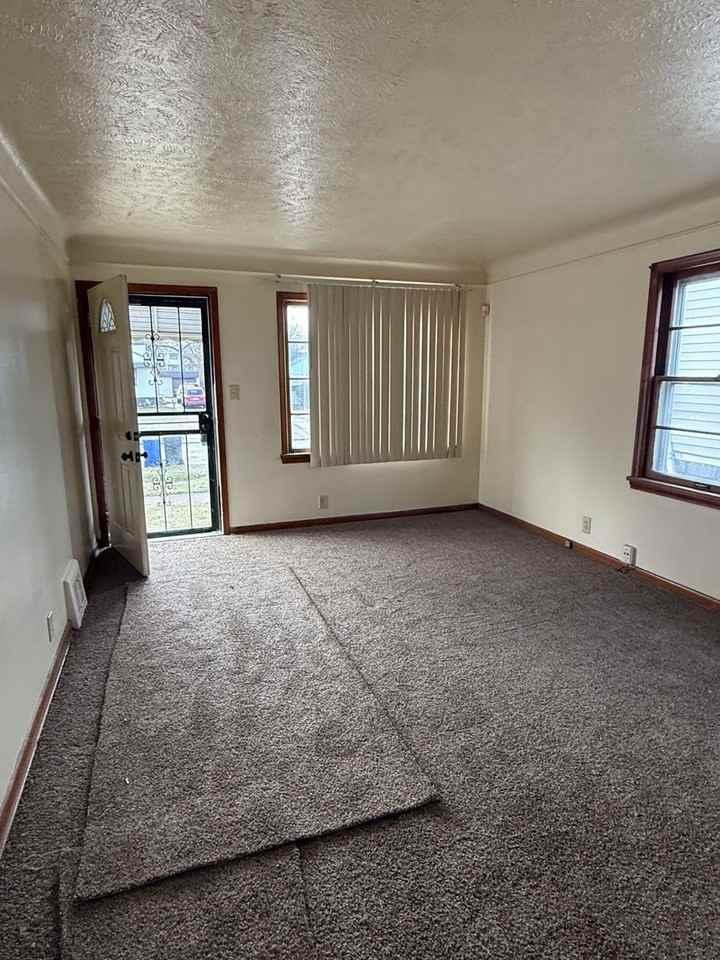 11017 Prince Ave - Photo 6 of 8