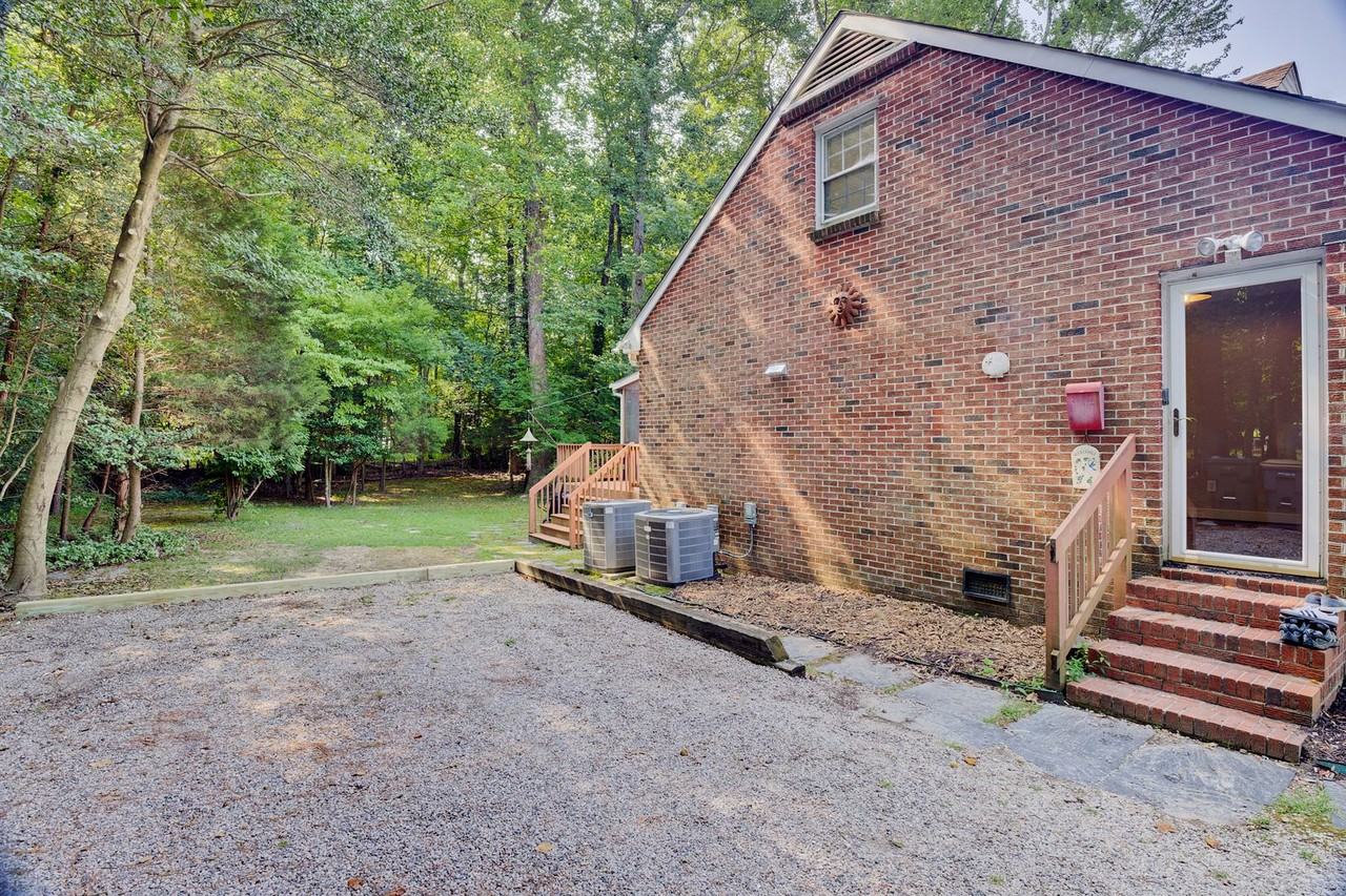 114 Richards Rd - Photo 4 of 41