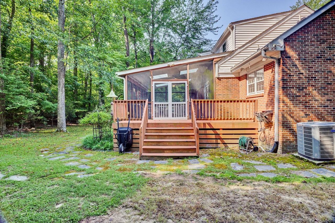 114 Richards Rd - Photo 5 of 41