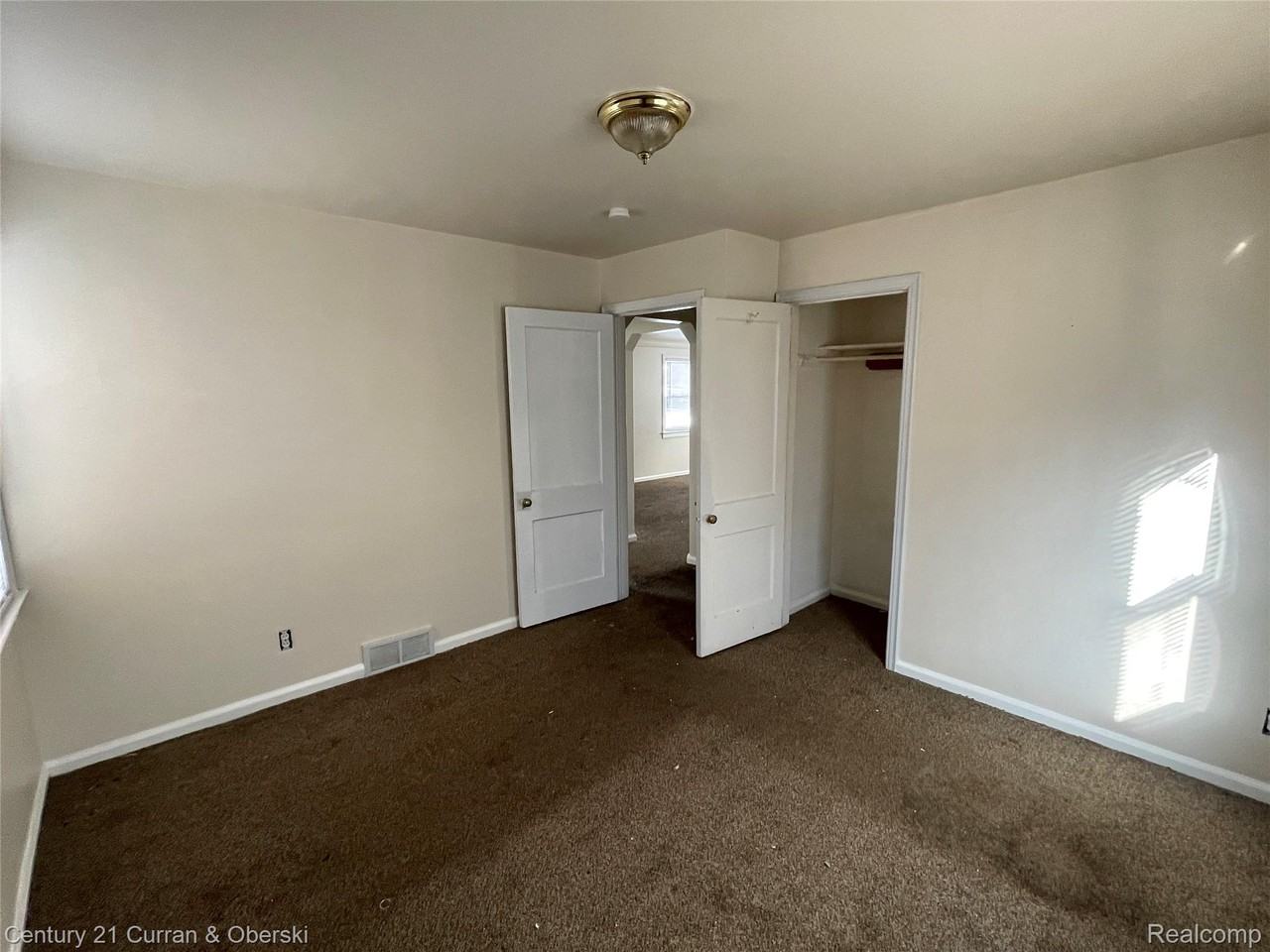 4531 Woodward St - Photo 3 of 10