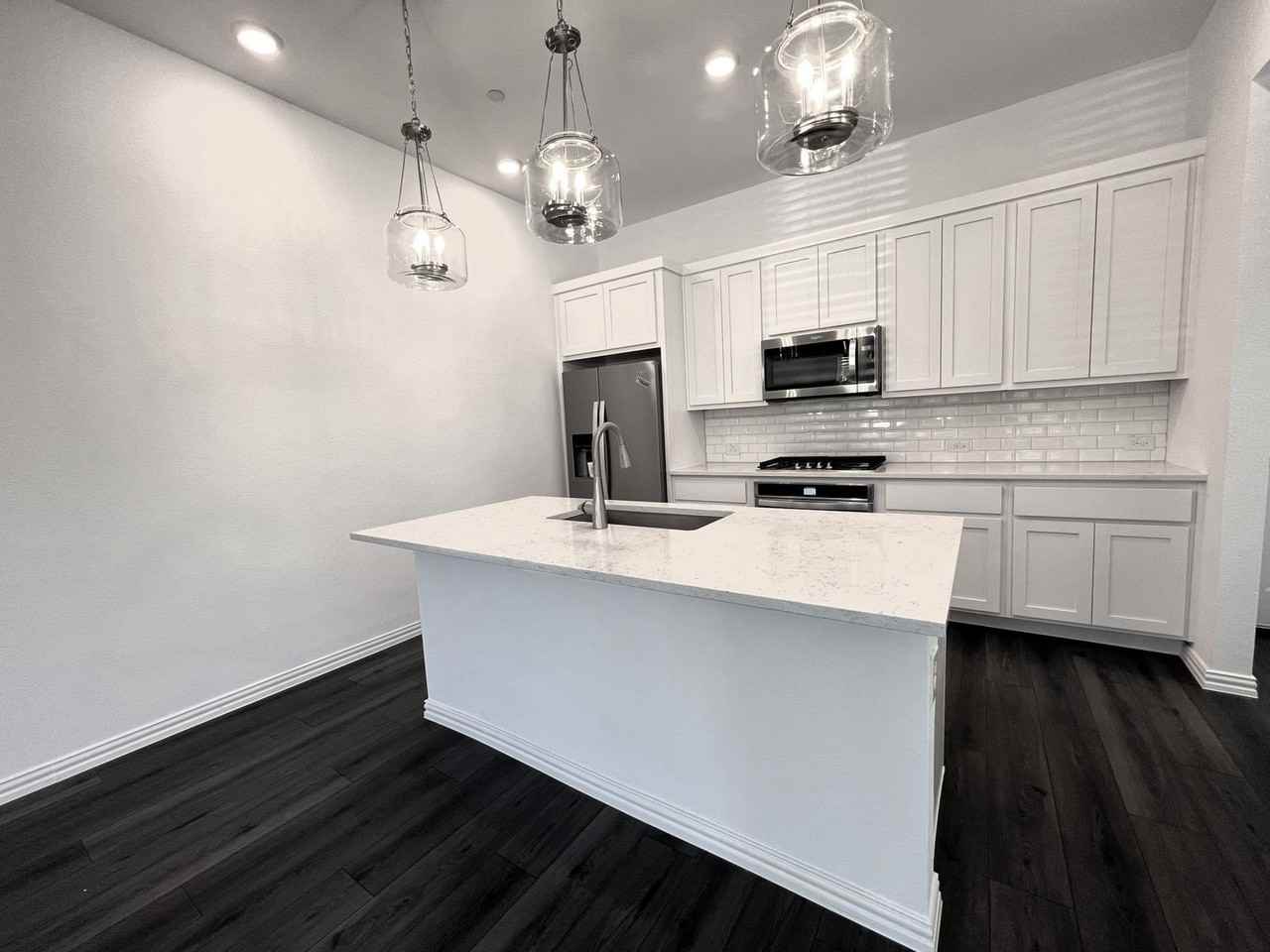 1070 Old Rosebud Dr - Photo 3 of 28