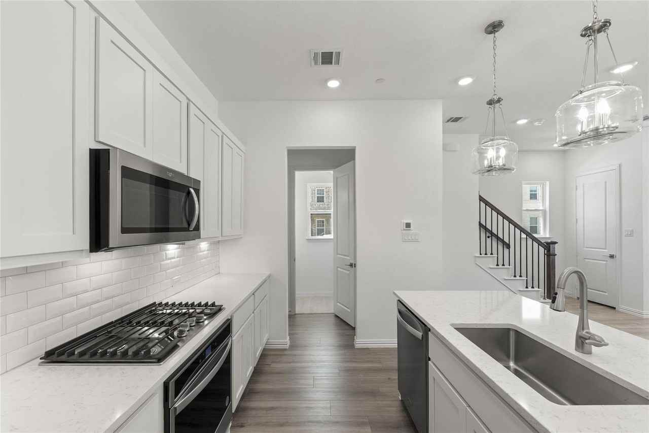 1070 Old Rosebud Dr - Photo 5 of 28