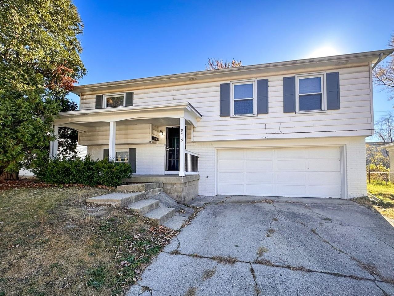 8415 E 34th St - Photo 2 of 36