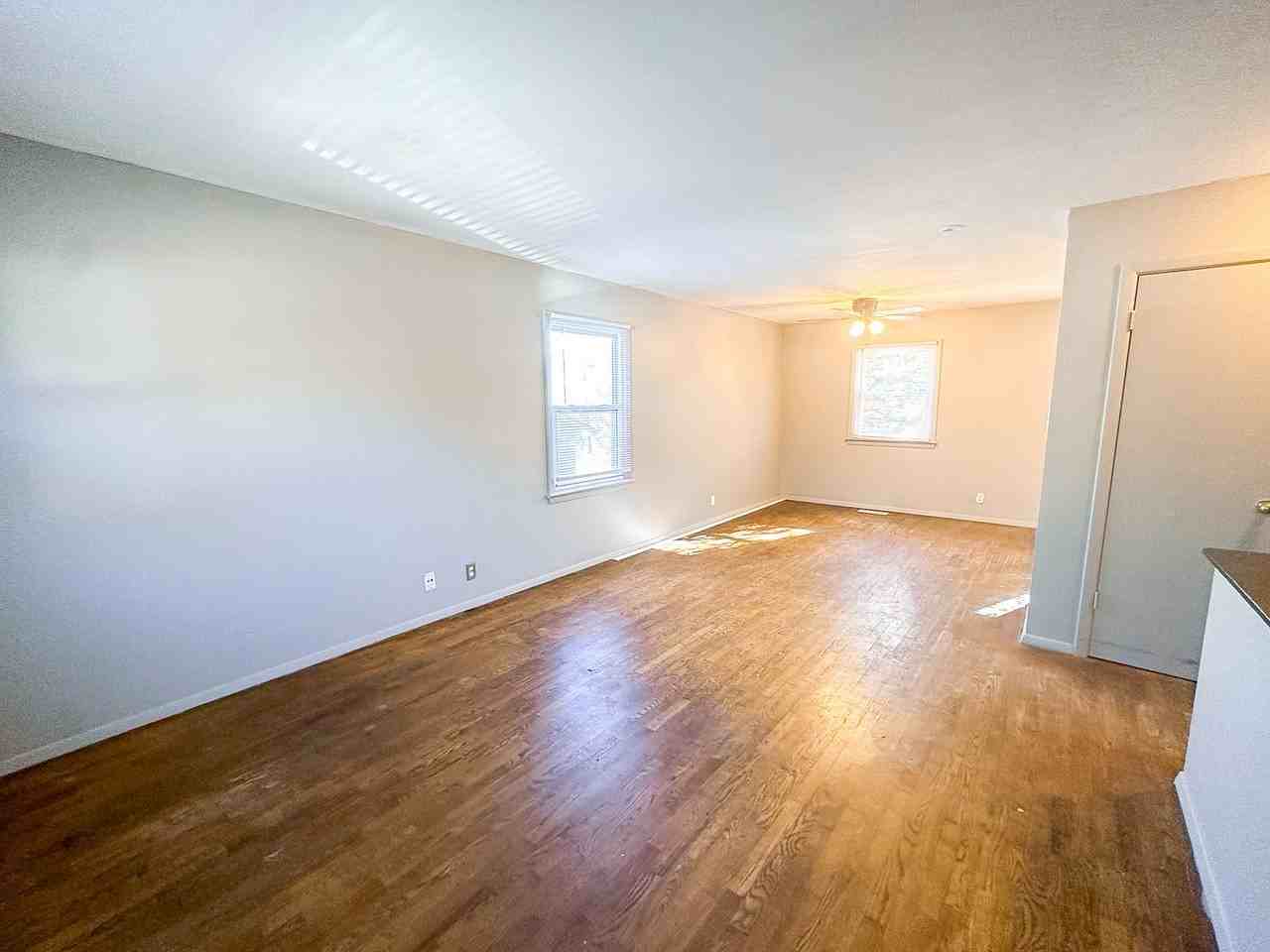 8415 E 34th St - Photo 3 of 36