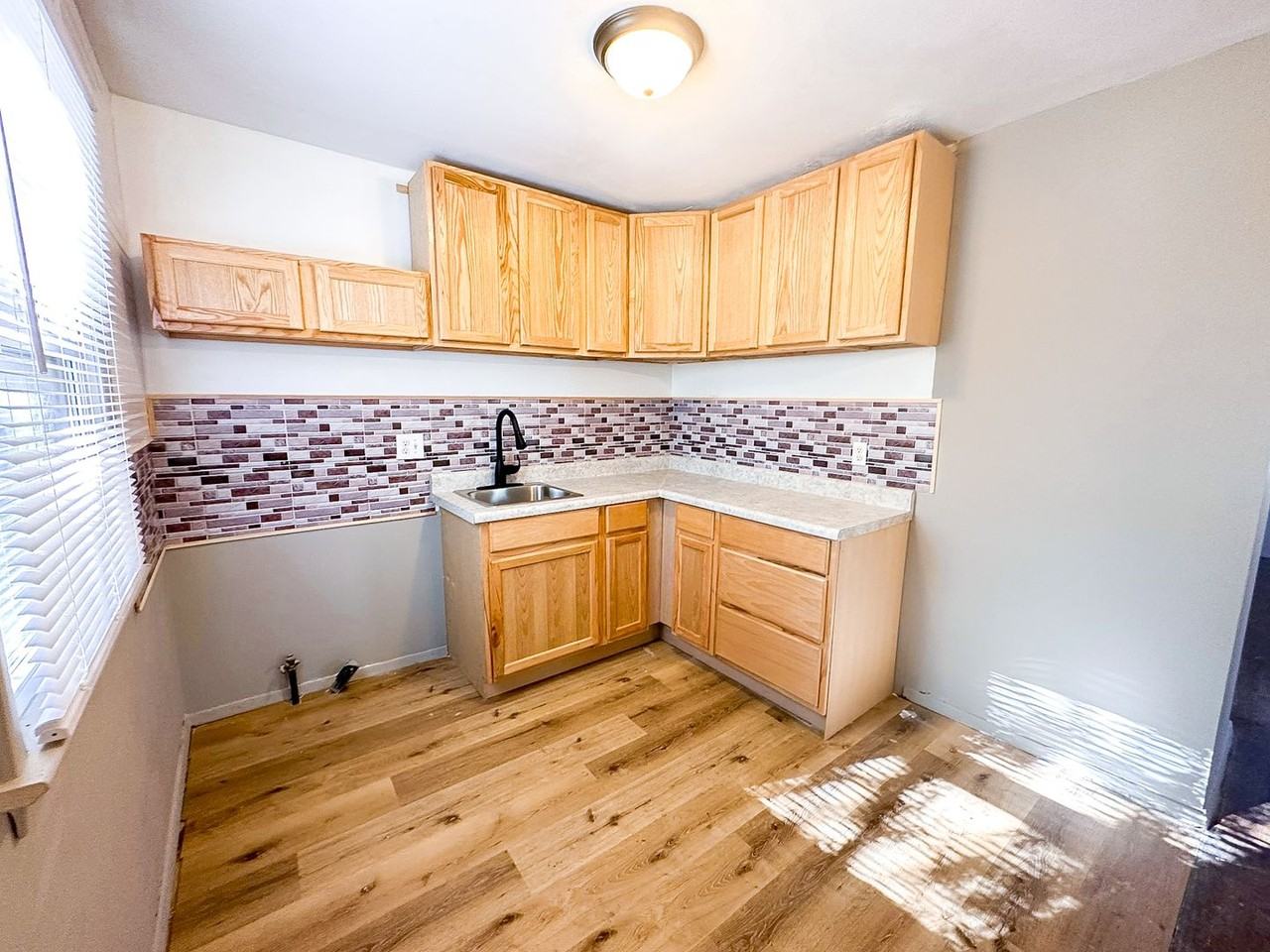 8415 E 34th St - Photo 7 of 36