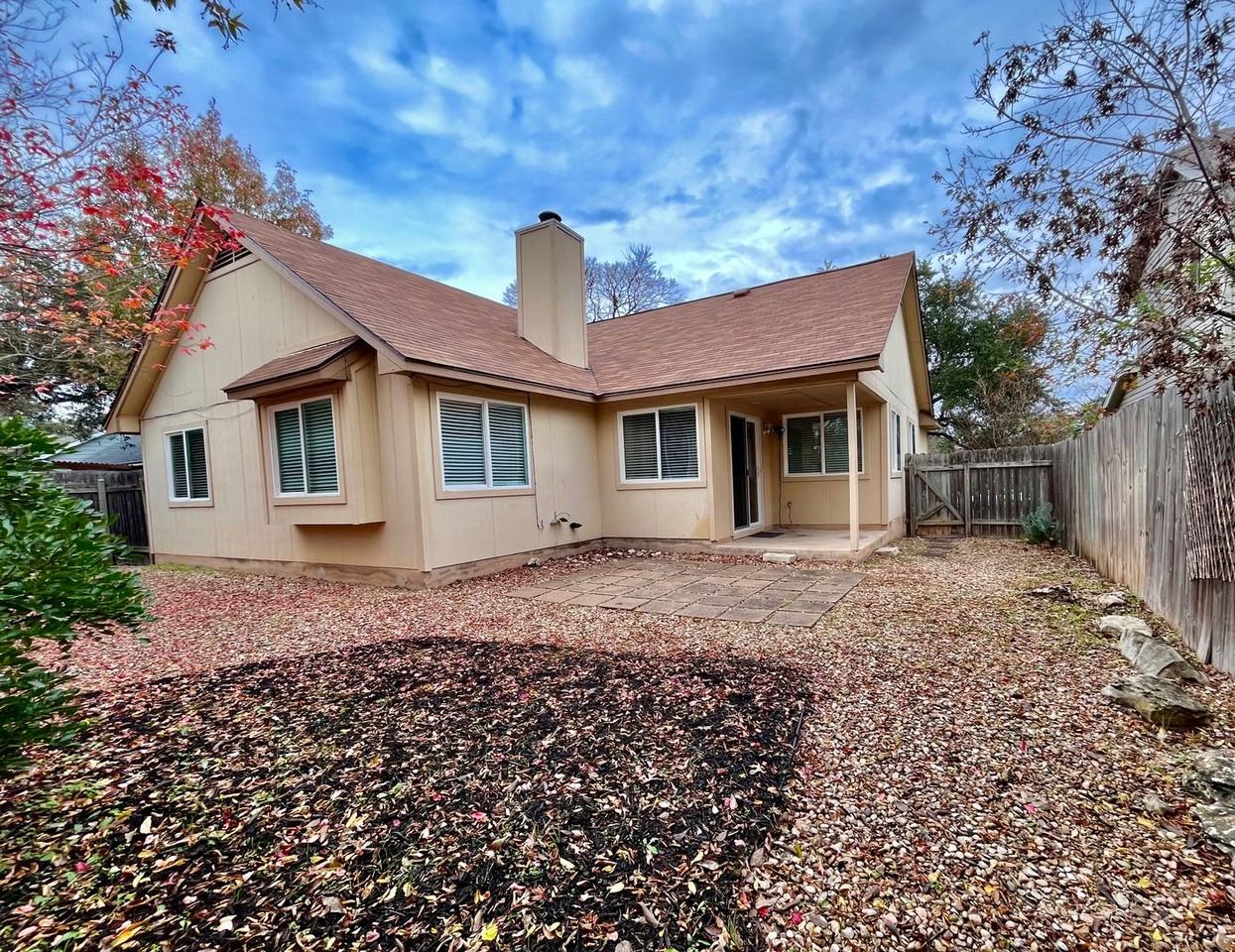 6223 Avery Island Ave - Photo 4 of 40