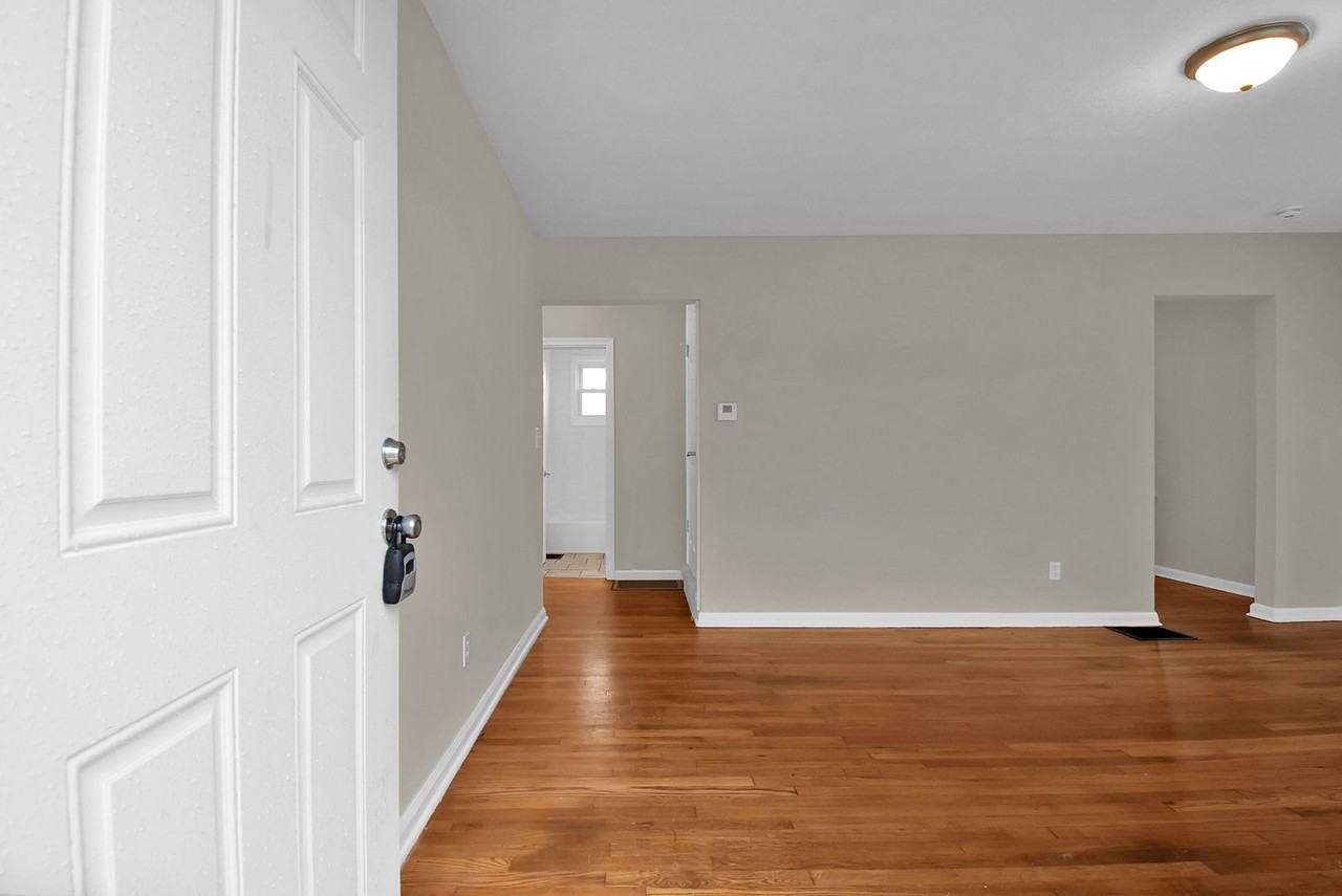 2566 Atwood Ter - Photo 4 of 24