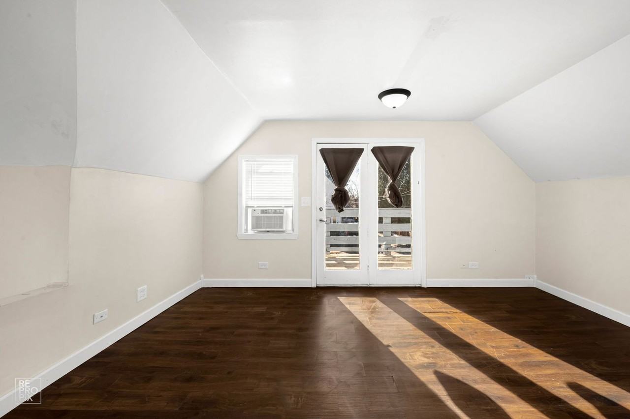 164 Oak St - Photo 2 of 10