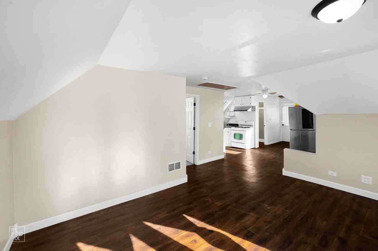 164 Oak St - Photo 3 of 10