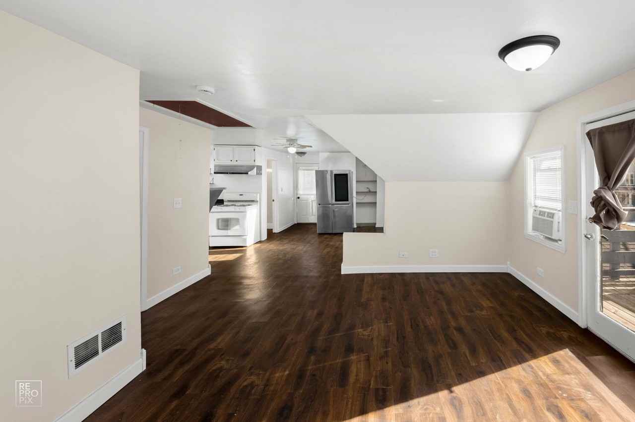 164 Oak St - Photo 4 of 10