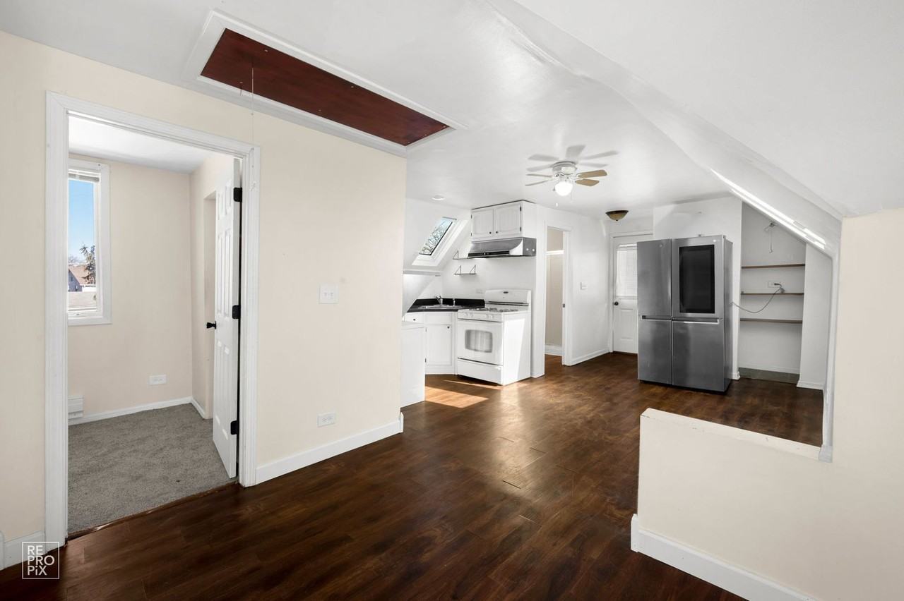 164 Oak St - Photo 5 of 10