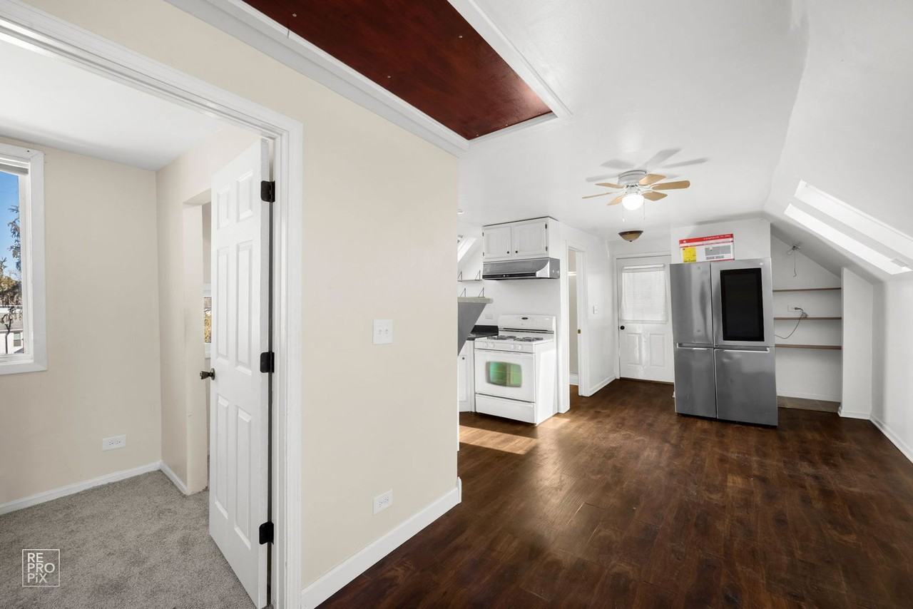 164 Oak St - Photo 7 of 10