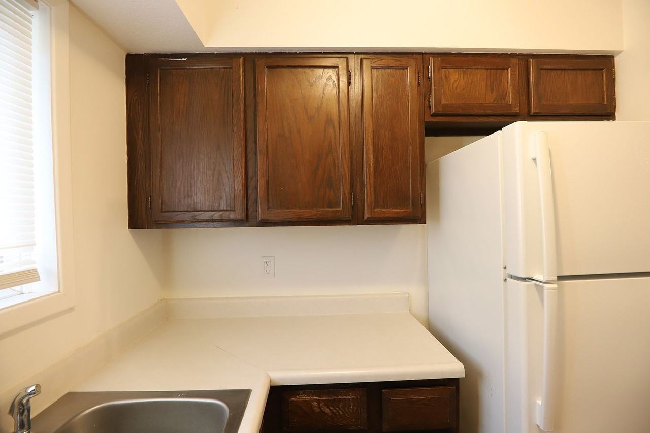 1943 Edwards Dr #B - Photo 4 of 42