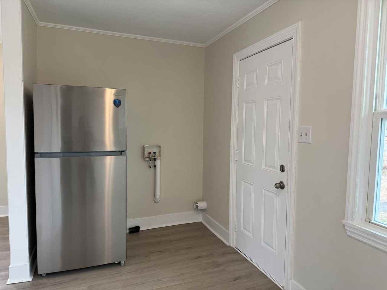 313 Starling St - Photo 3 of 7