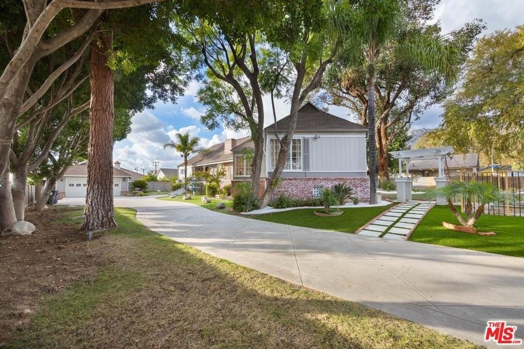 915 Edie Dr - Photo 2 of 34