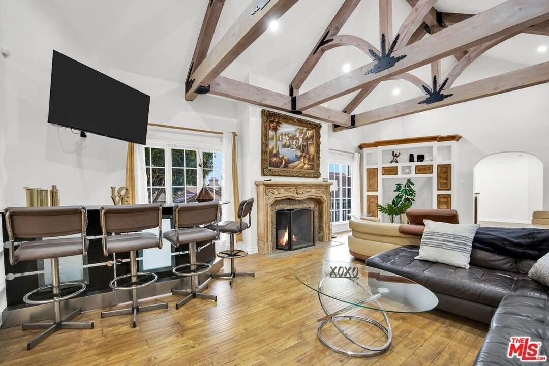 915 Edie Dr - Photo 6 of 34