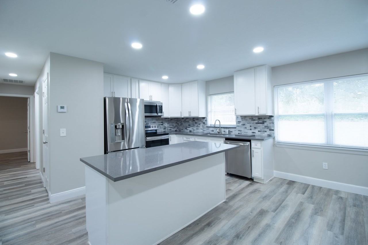 3170 Roland Dr - Photo 7 of 40