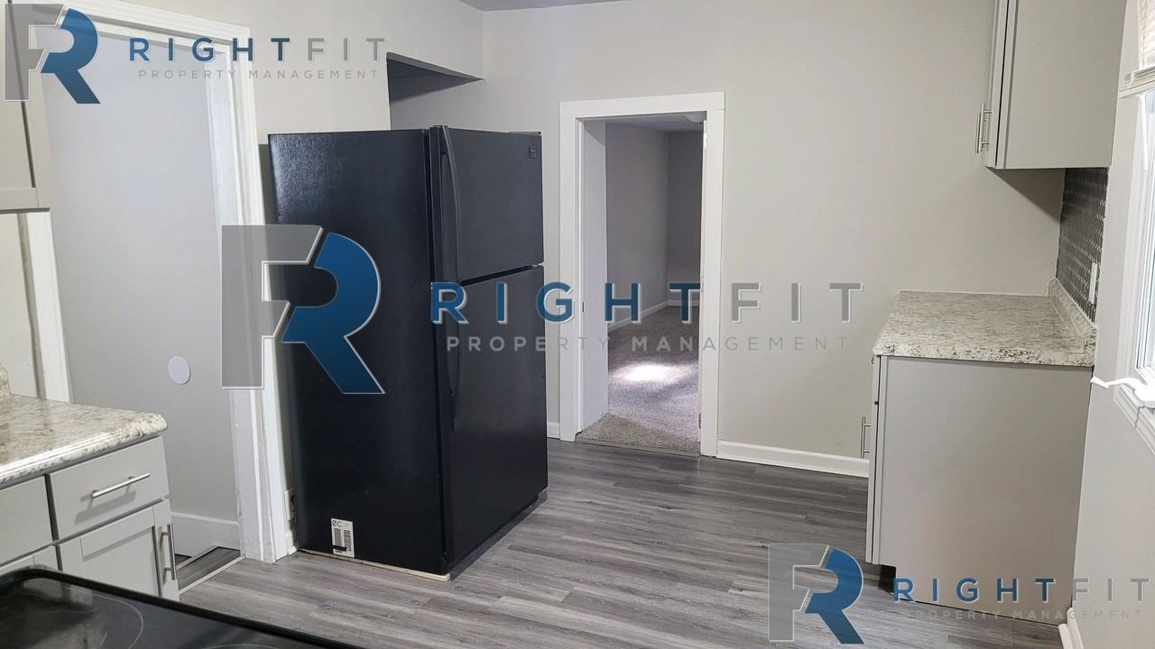 907 8th Ave - Photo 2 of 20