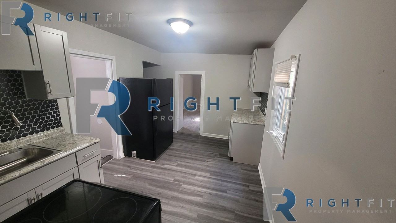 907 8th Ave - Photo 4 of 20