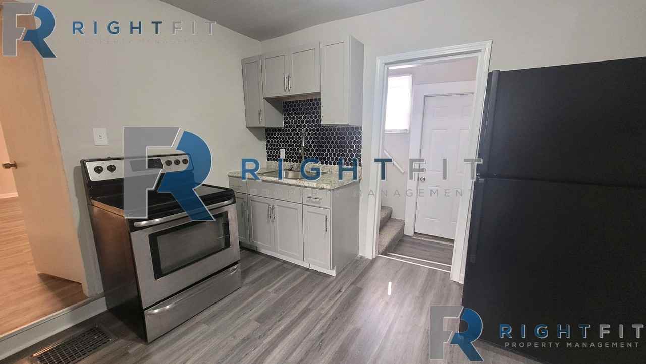 907 8th Ave - Photo 5 of 20