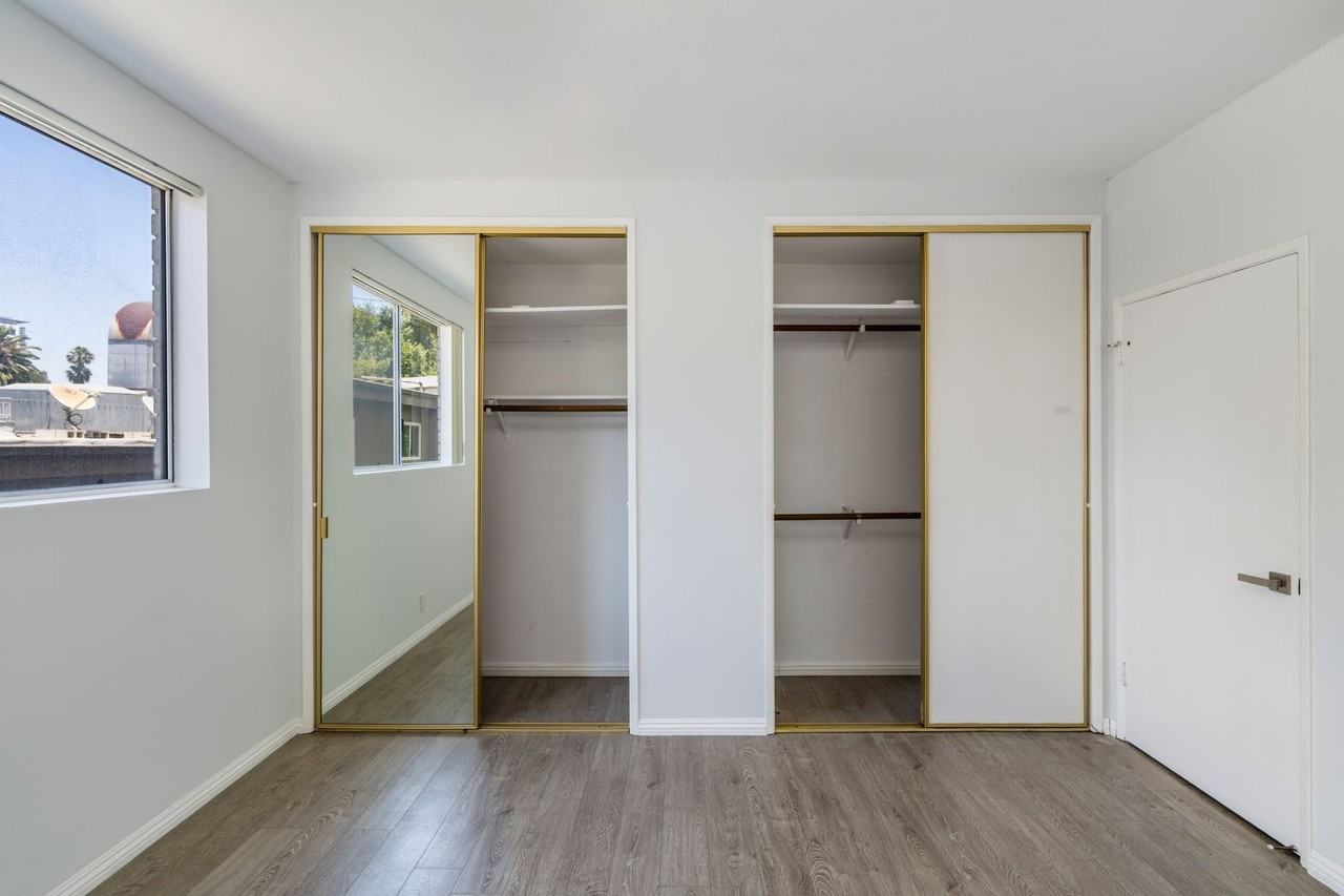 1377 S Beverly Glen Blvd - Photo 2 of 9