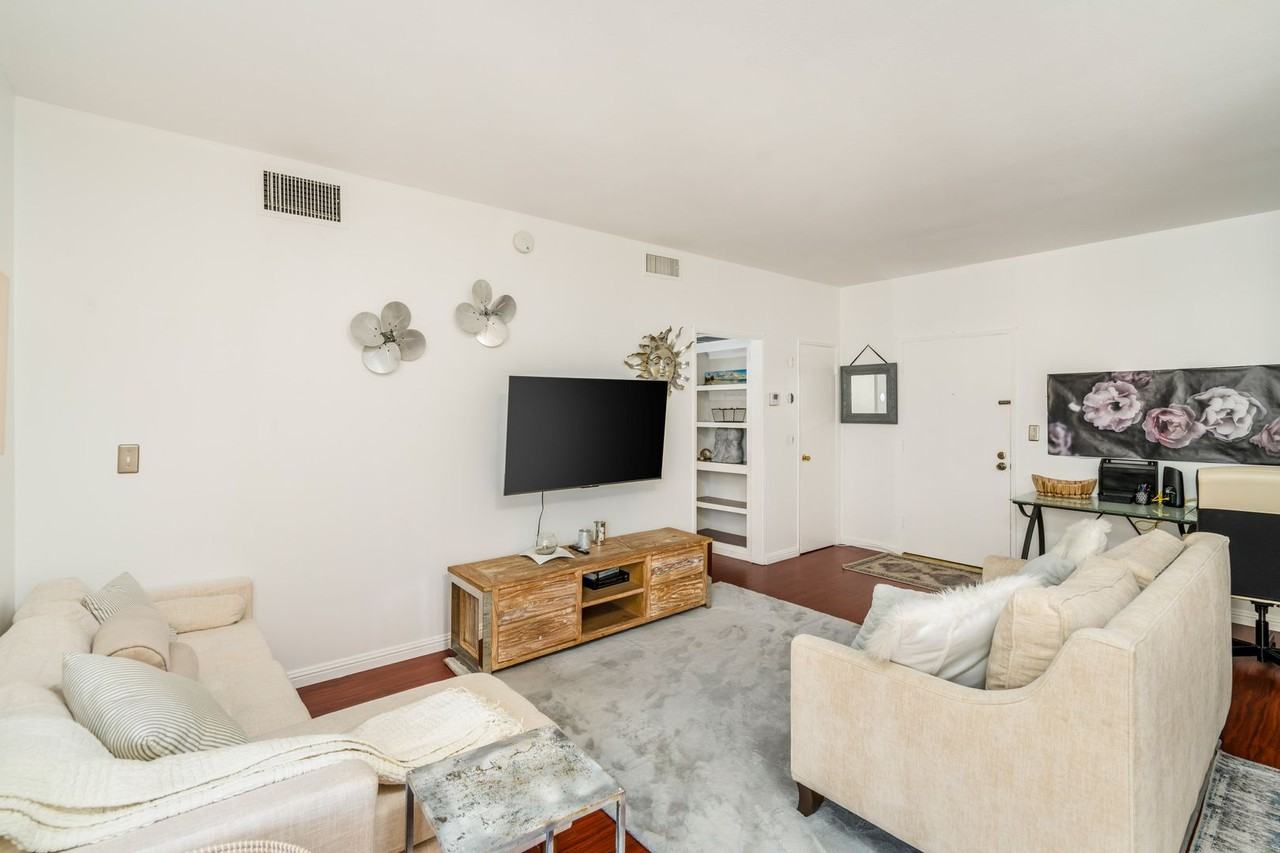 1377 S Beverly Glen Blvd - Photo 5 of 9