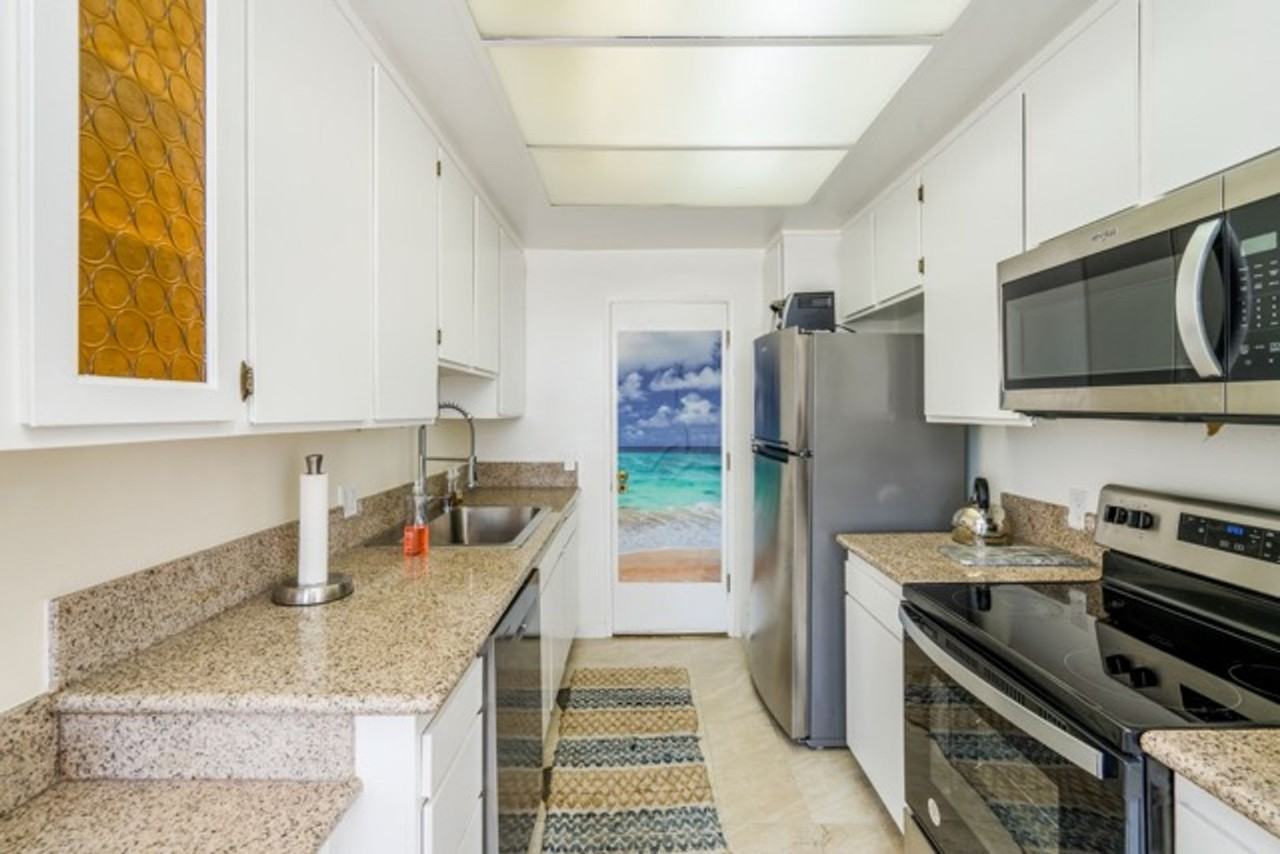 1377 S Beverly Glen Blvd - Photo 7 of 9