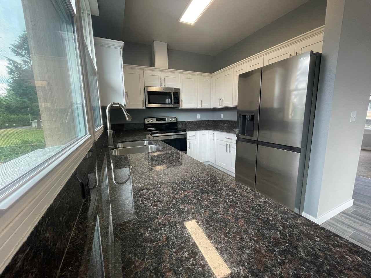 169 Ne 162nd Ave - Photo 3 of 19