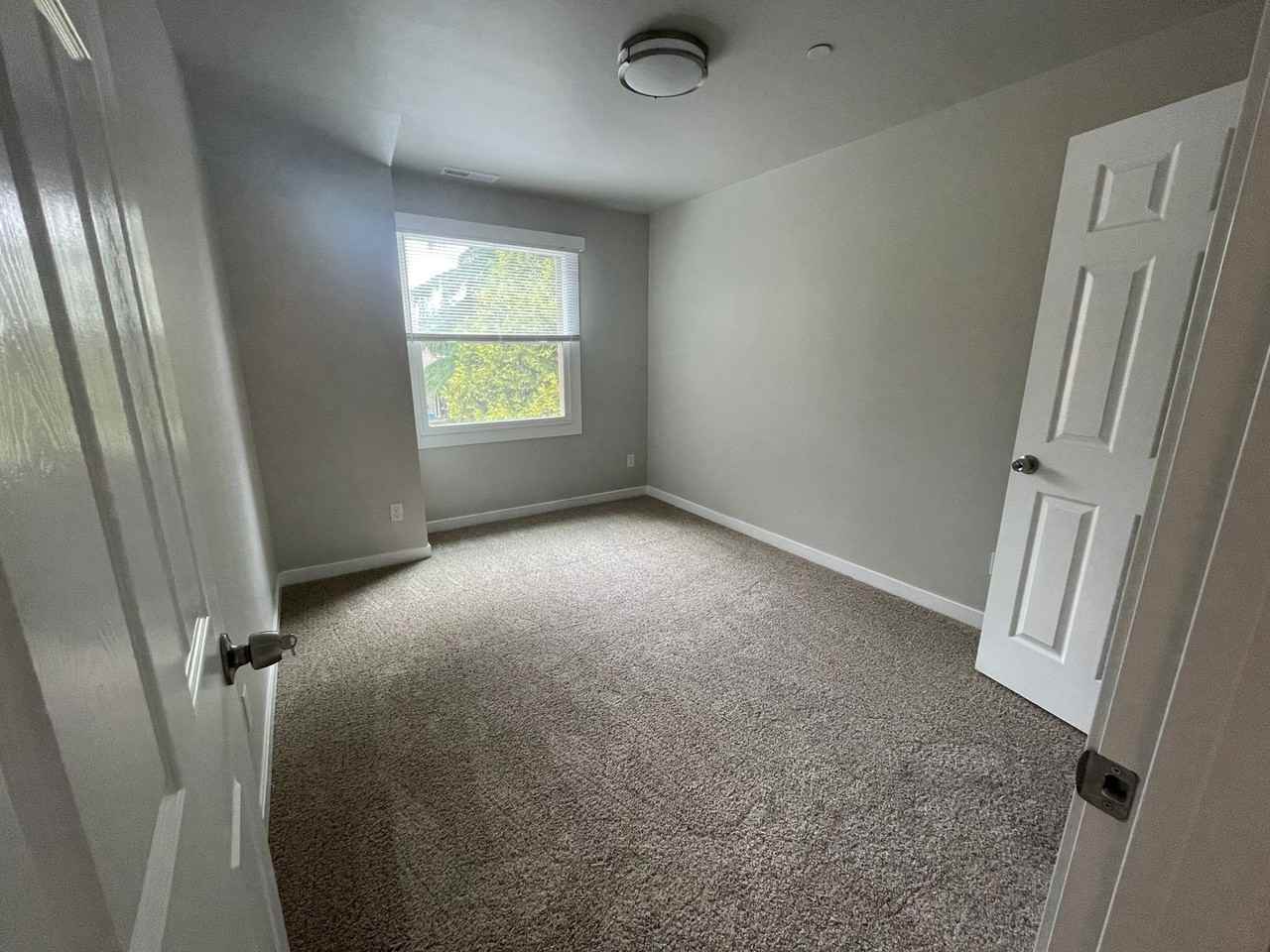 169 Ne 162nd Ave - Photo 7 of 19