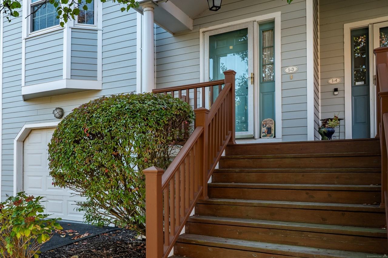 1 Munson Dr Unit 3 #3 - Photo 4 of 38